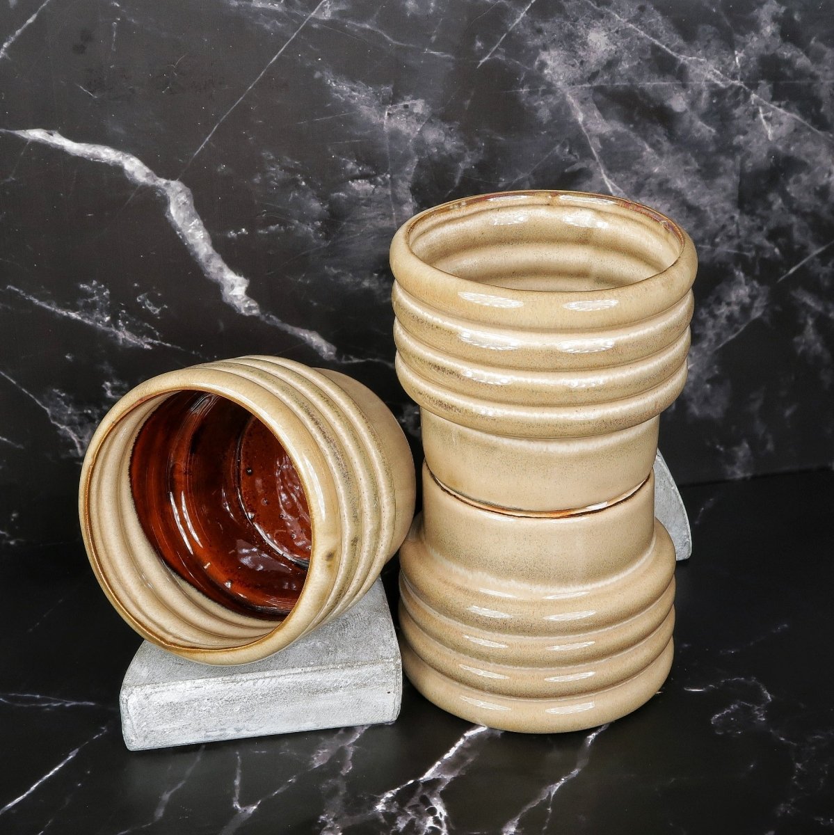 Übertopf BARI in Beige mit einzigartiger Form
