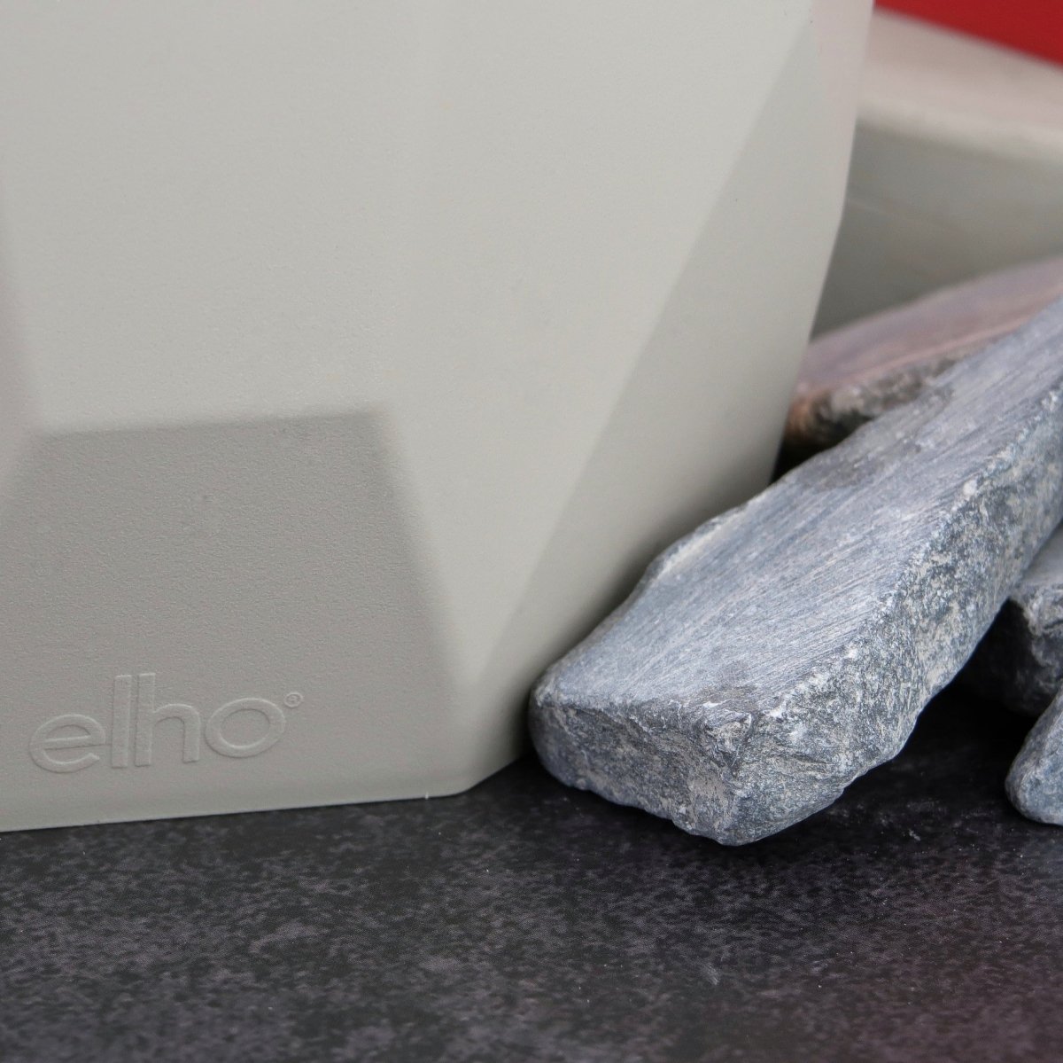 Übertopf Elho b.for rock aus 100% Recycling-Kunststoff