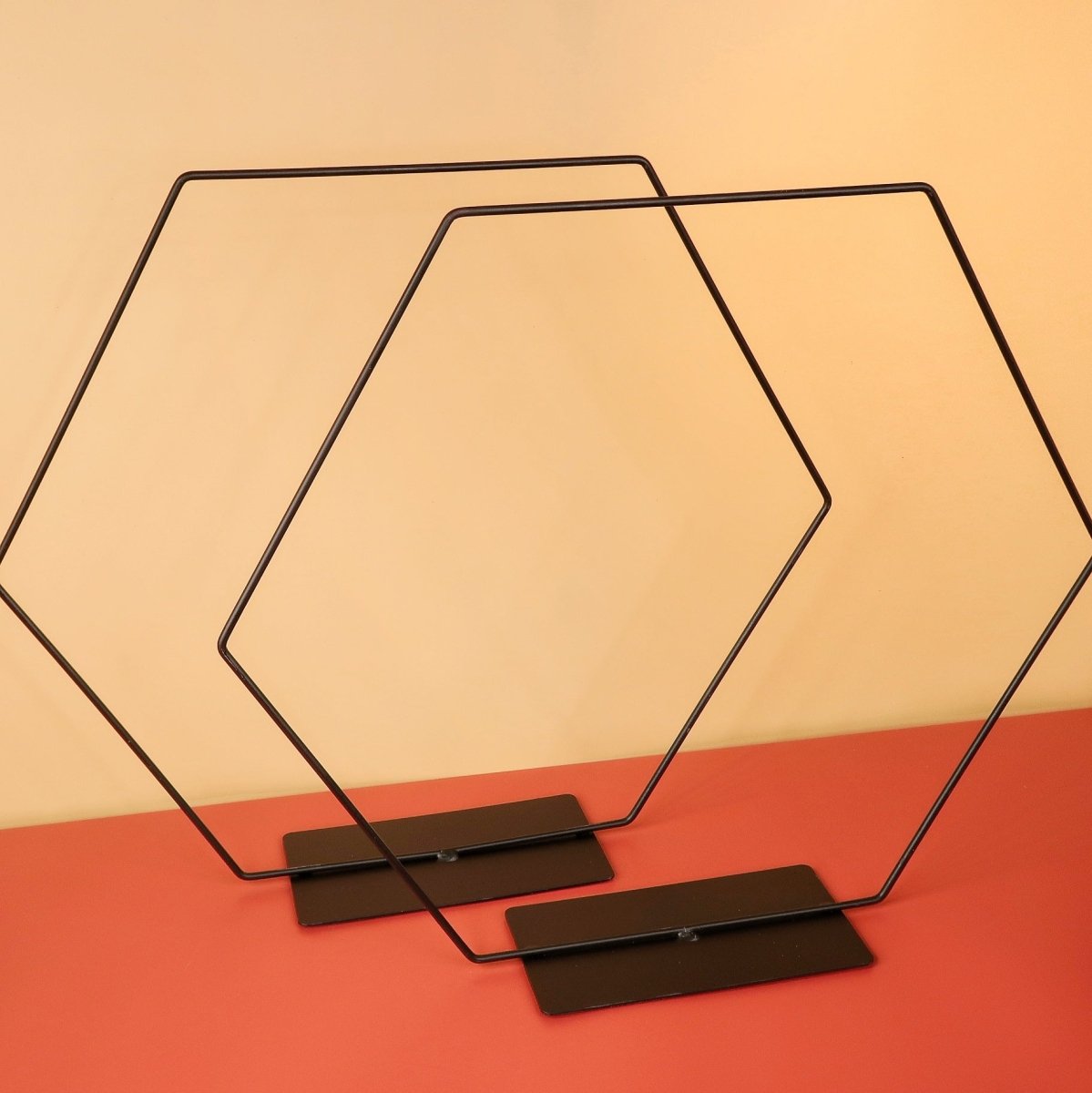 Airplant Holder Hexagon Black, offene Metallstruktur