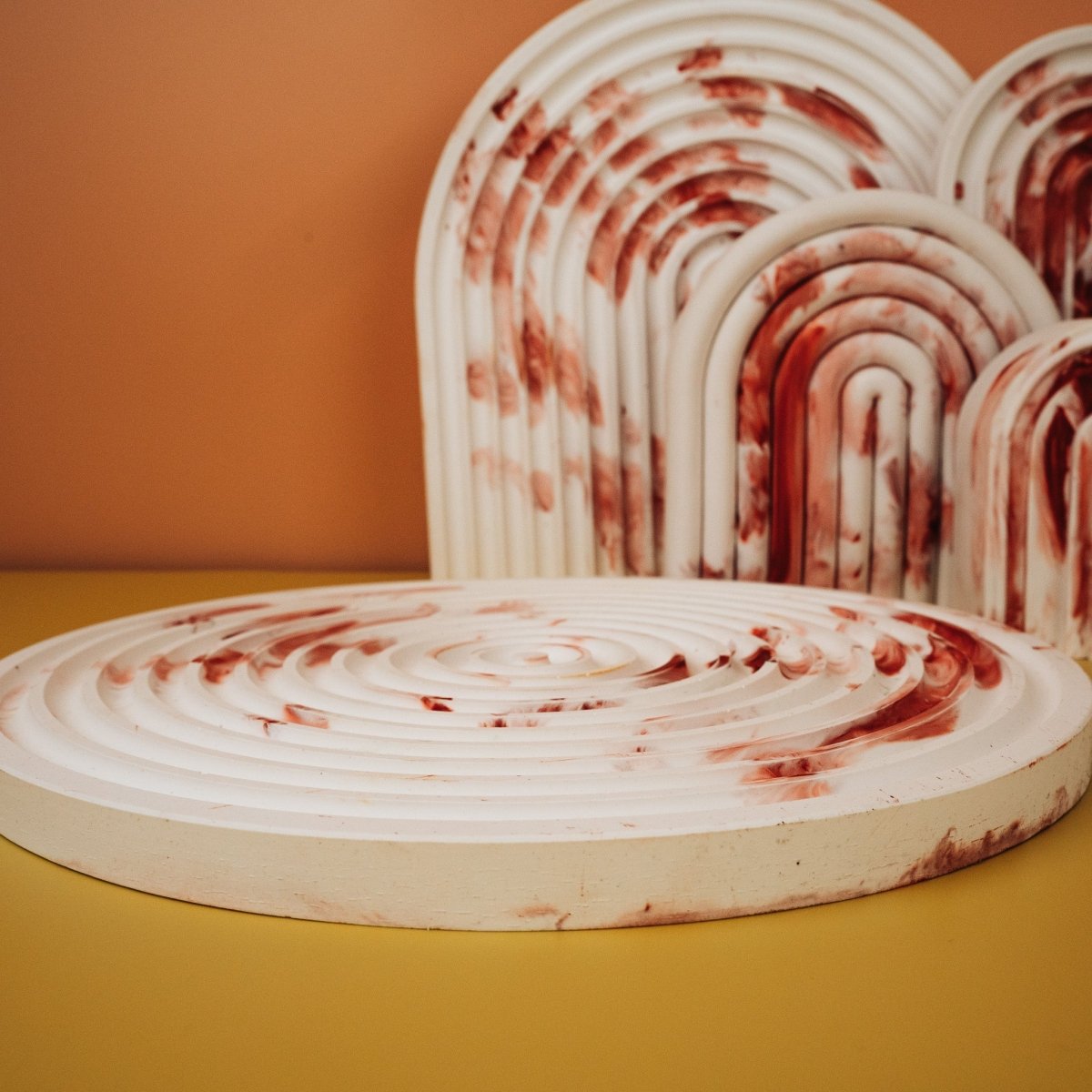 Dekoration Circle Red Splash mit lebendigen roten Akzenten