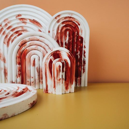 Dekoration Rainbow Red Splash aus Gießkeramik – potflourri