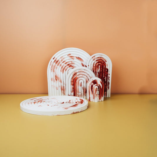 Dekoration Rainbow Red Splash aus Gießkeramik – potflourri