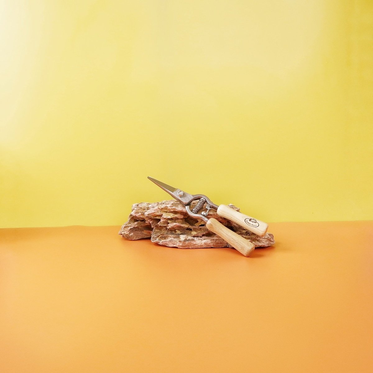 Gartenschere Esschert Holz mit Feder und Sicherheitsverschluss – potflourri
