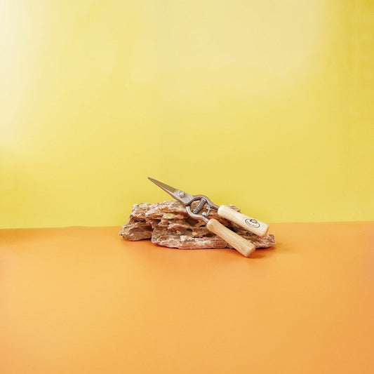Gartenschere Esschert Holz mit Feder und Sicherheitsverschluss – potflourri