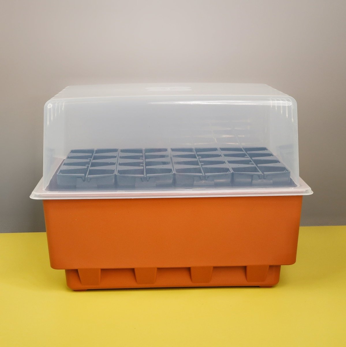Gewächshaus Rootmaster aus recycelbaren Materialien