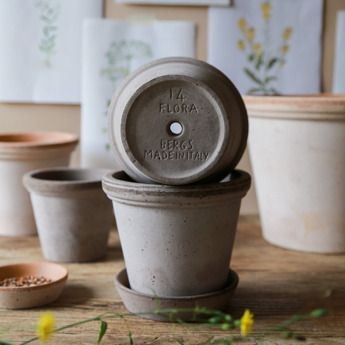 Übertopf Bergs Flora mit praktischem Untersetzer