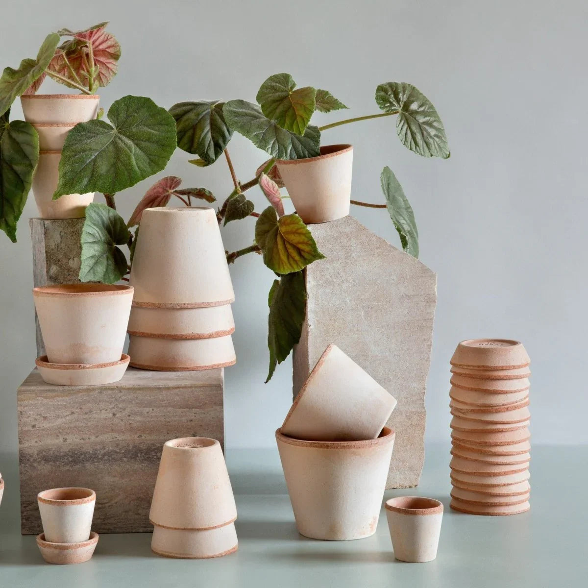 Blumentopf BERGS JULIE mit Drainage und Untersetzer