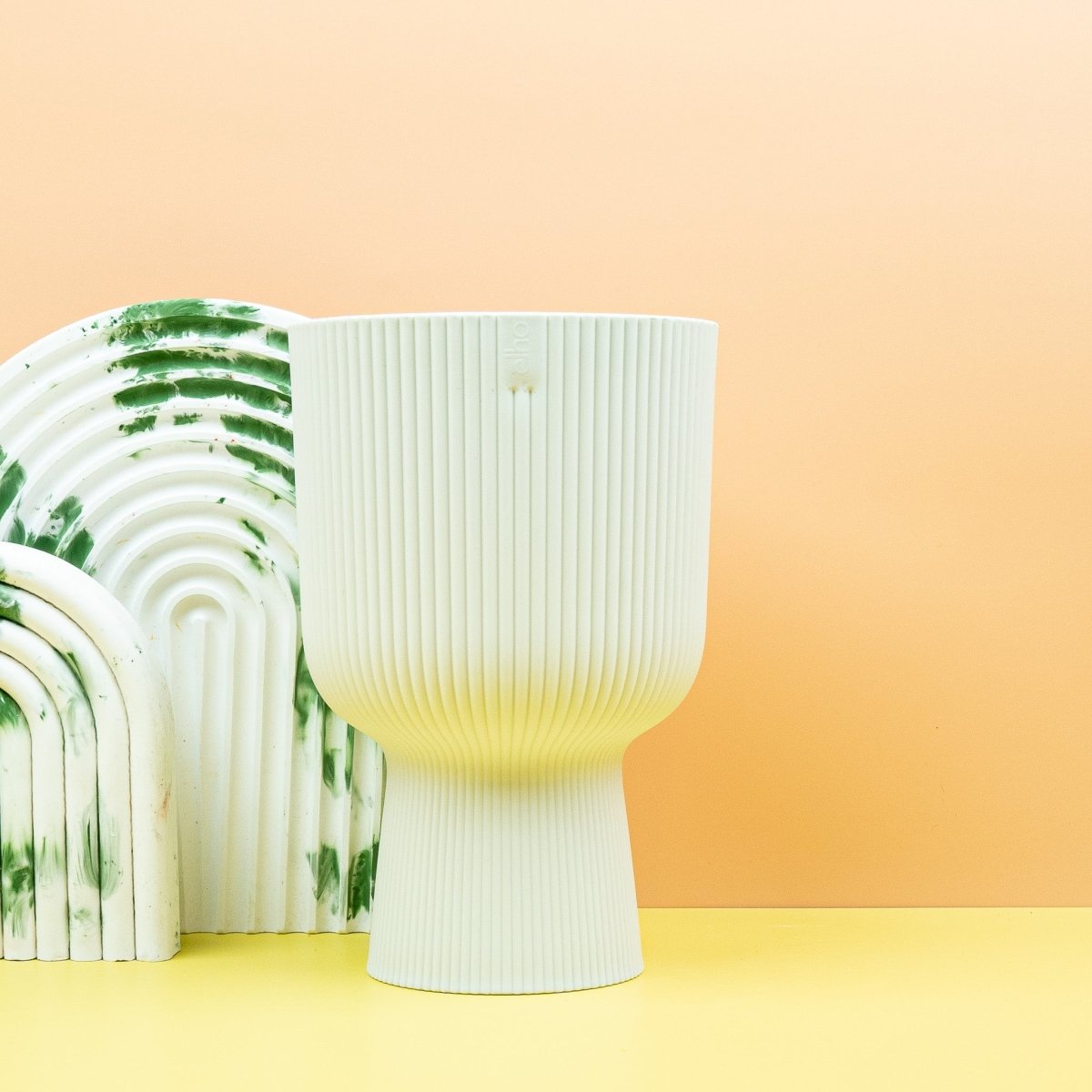 Elho Vibes Fold Coupe Übertopf mit trendigem Rippenmuster