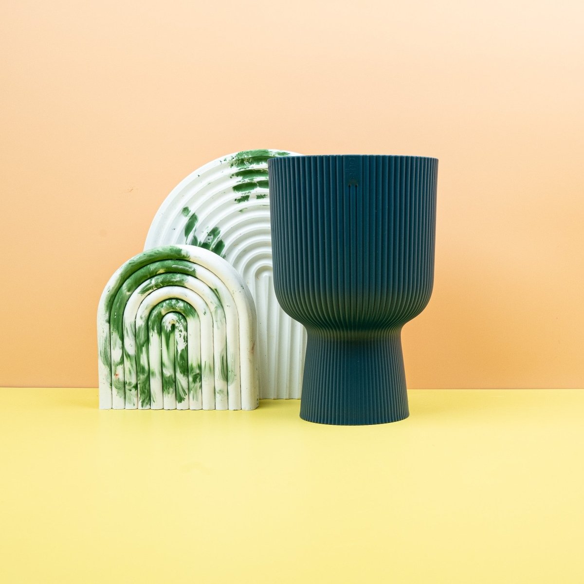 Übertopf Elho Vibes Fold Rund Coupe Tiefenblau, Farbton im Detail