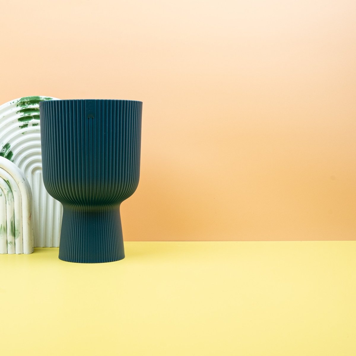 Übertopf Elho Vibes Fold Rund Coupe Tiefenblau mit Rippenmuster