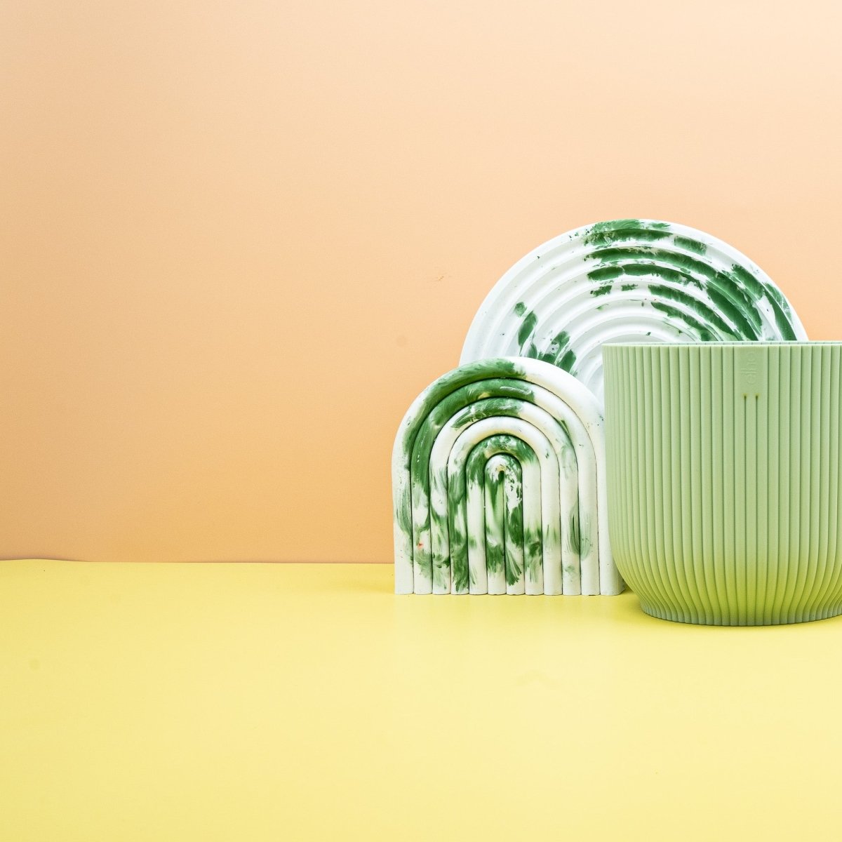 Übertopf Elho Vibes Fold – moderne Struktur in Grün