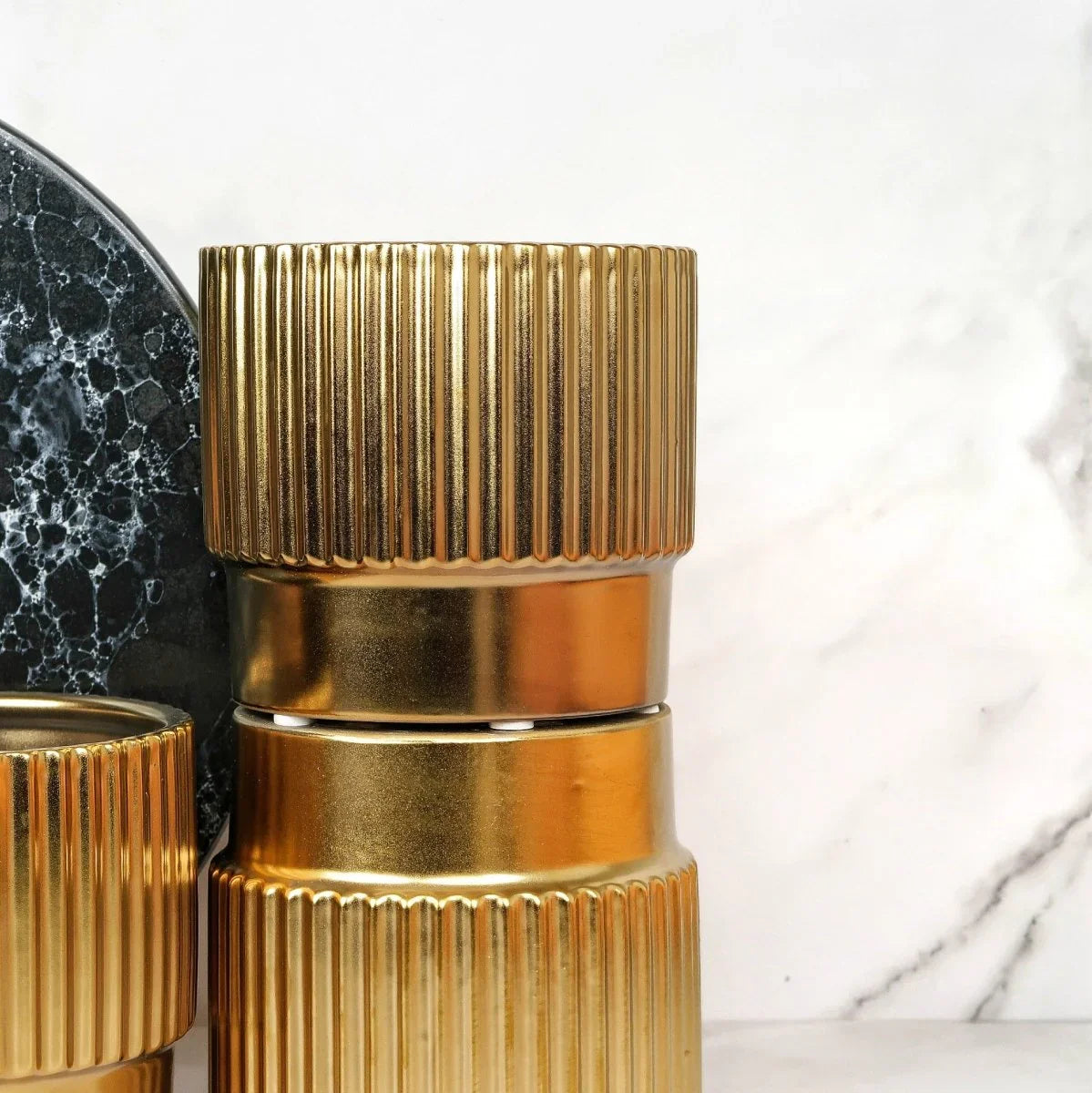 Übertopf GRIMAUD in Gold mit zeitlosem Design