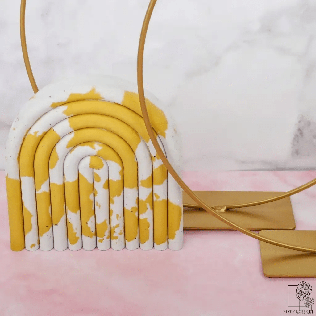 Ring-Halter aus robustem Metall in Gold